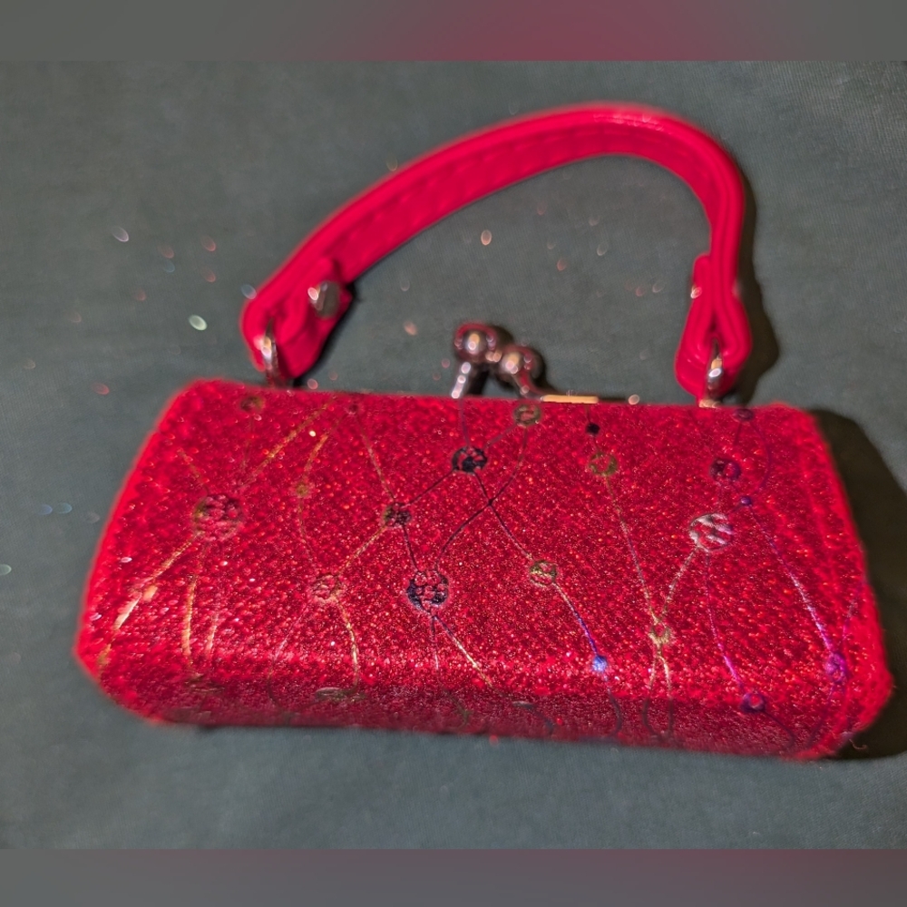 Tiktok Lipstick Case Red Design